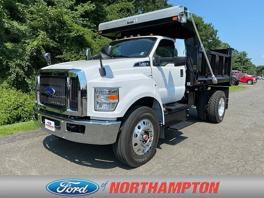 2025 Ford F-650 SuperCab photo 1