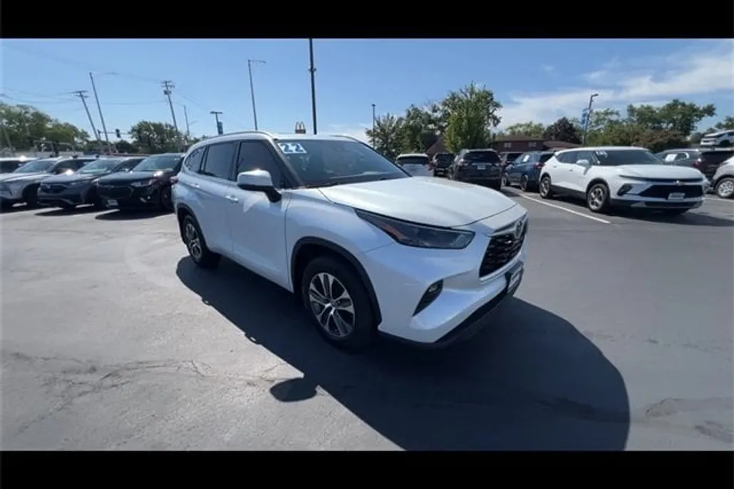 2022 Toyota Highlander XLE photo 1