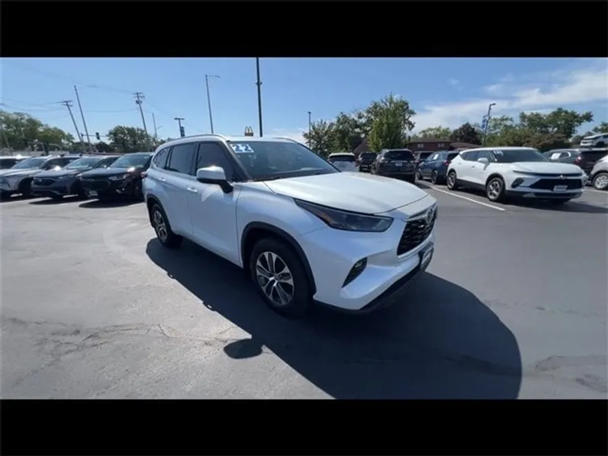 2022 Toyota Highlander XLE photo 1
