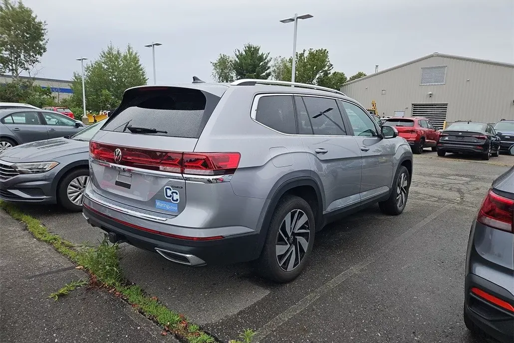2024 Volkswagen Atlas SEL photo 1