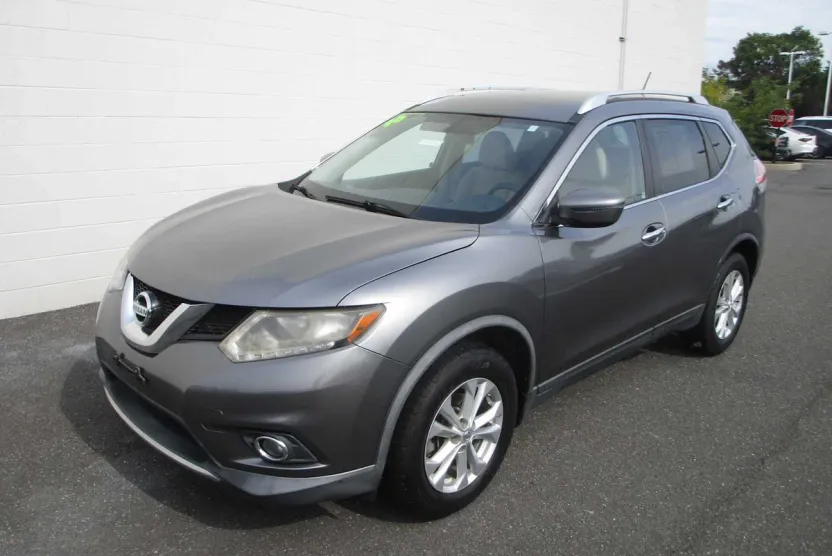 2016 Nissan Rogue SV photo 1