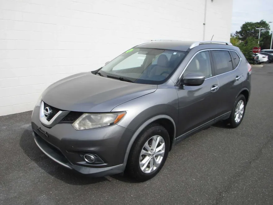 2016 Nissan Rogue SV photo 1