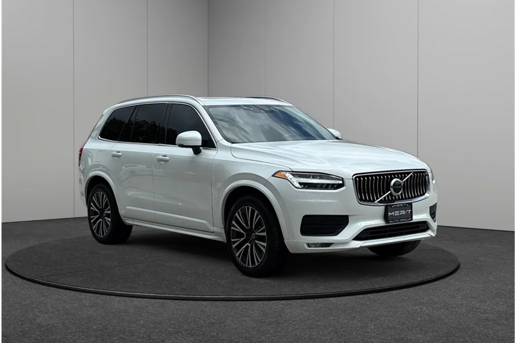 2021 Volvo XC90 T6 Momentum Sport photo 1