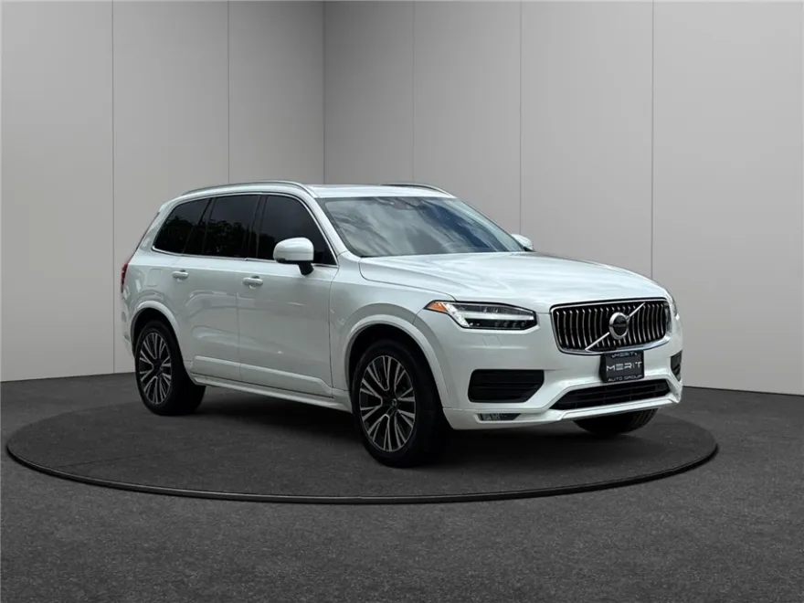 2021 Volvo XC90 T6 Momentum Sport photo 1