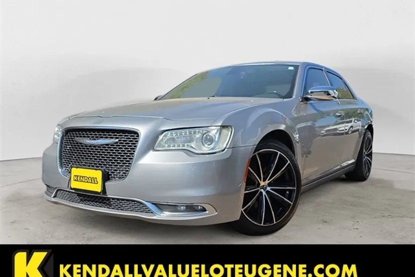2016 Chrysler 300 C photo 1