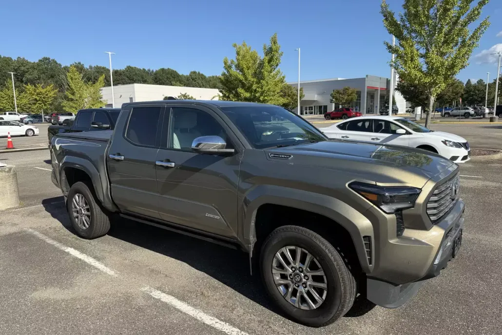 2025 Toyota Tacoma photo 1