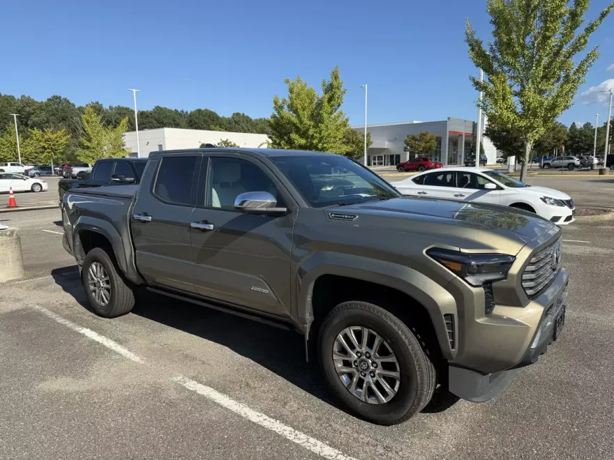 2025 Toyota Tacoma photo 1