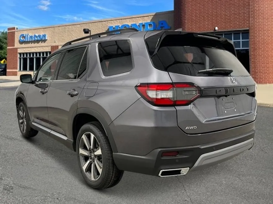 2025 Honda Pilot Touring photo 1