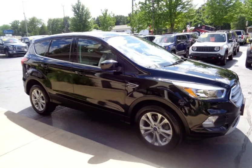 2019 Ford Escape SE photo 1