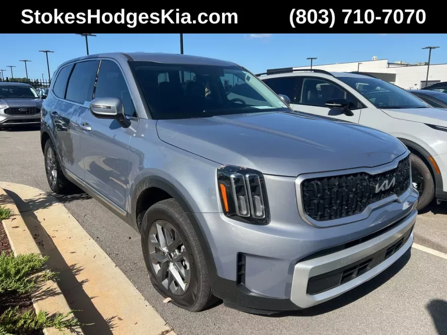 2024 Kia Telluride LX photo 1