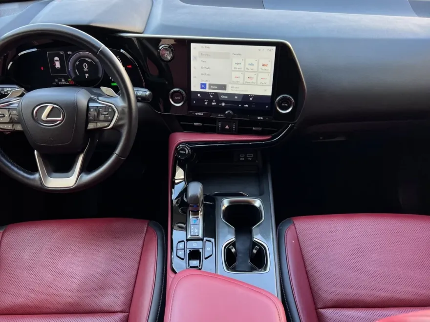 2022 Lexus NX 350h photo 1