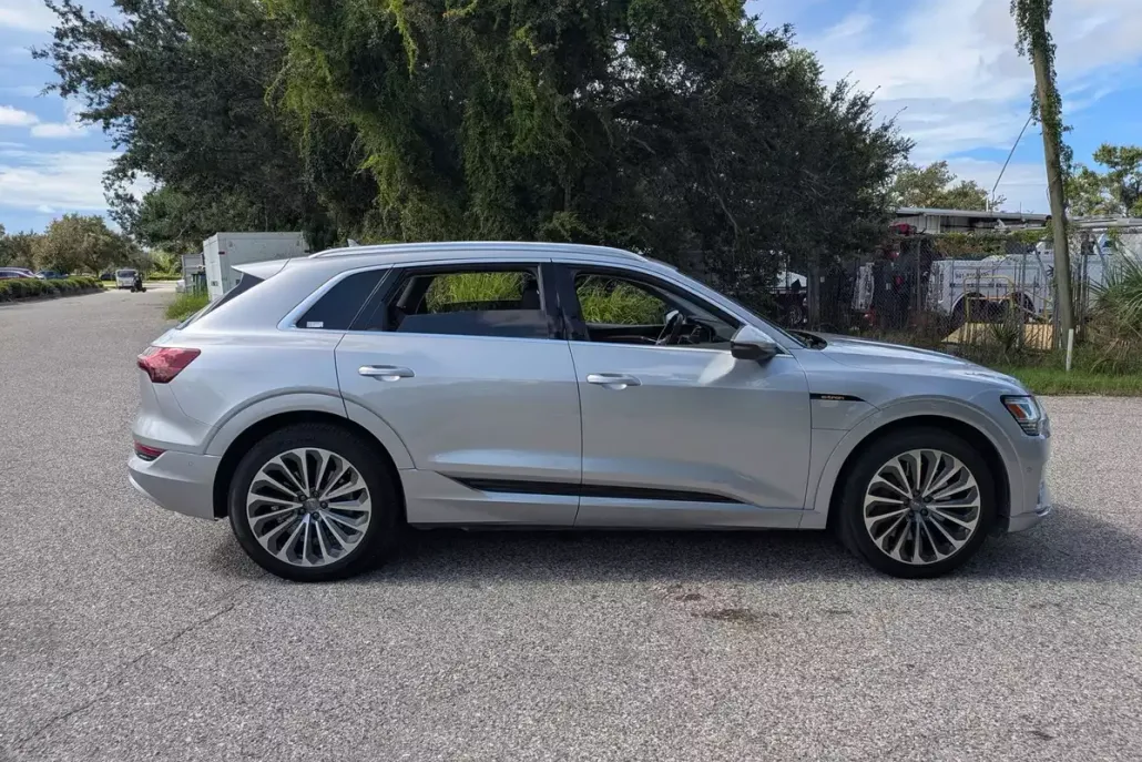 2019 Audi e-tron Premium Plus photo 1