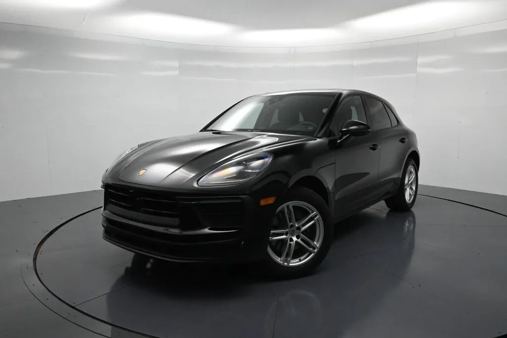 2025 Porsche Macan T photo 1