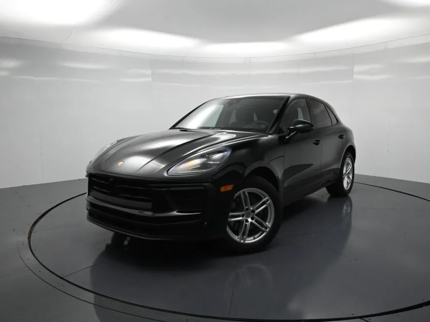 2025 Porsche Macan T photo 1