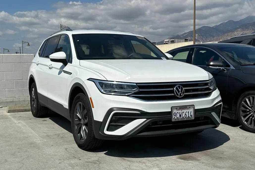 2022 Volkswagen Tiguan SE photo 1
