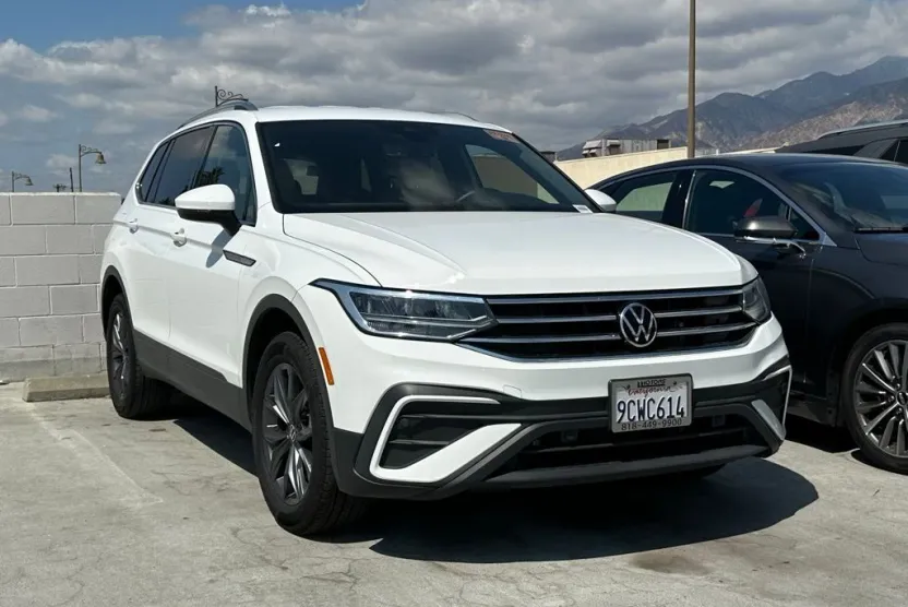 2022 Volkswagen Tiguan SE photo 1