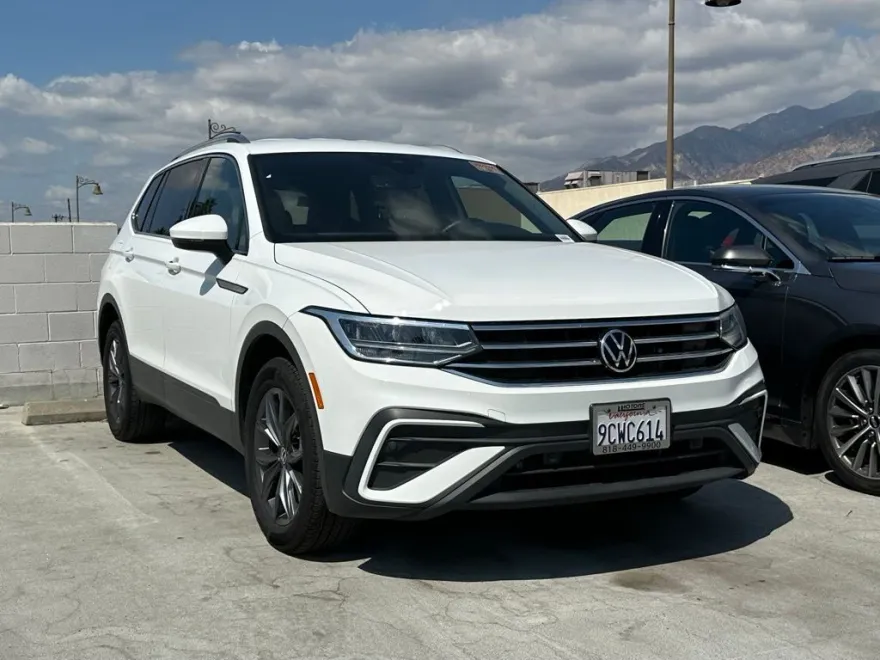 2022 Volkswagen Tiguan SE photo 1