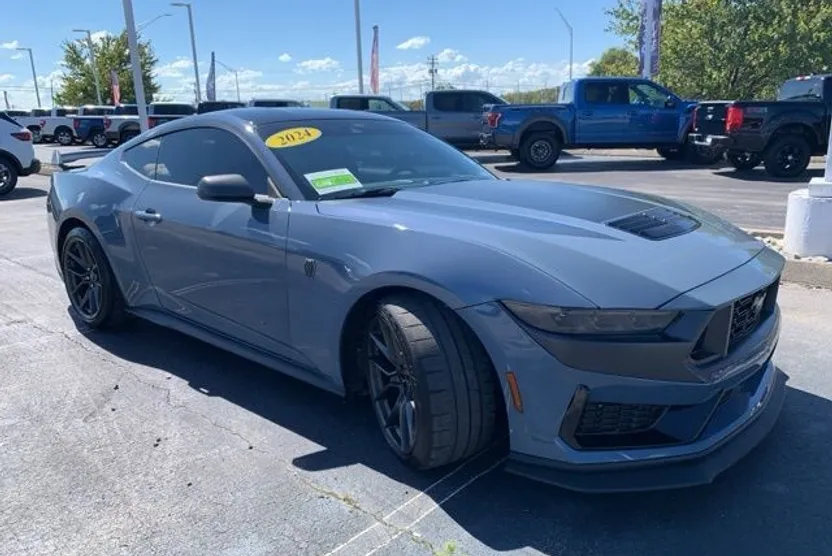 2024 Ford Mustang Dark Horse photo 1