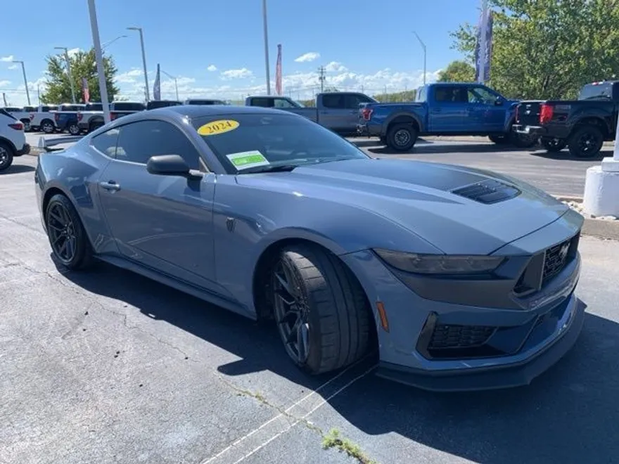2024 Ford Mustang Dark Horse photo 1