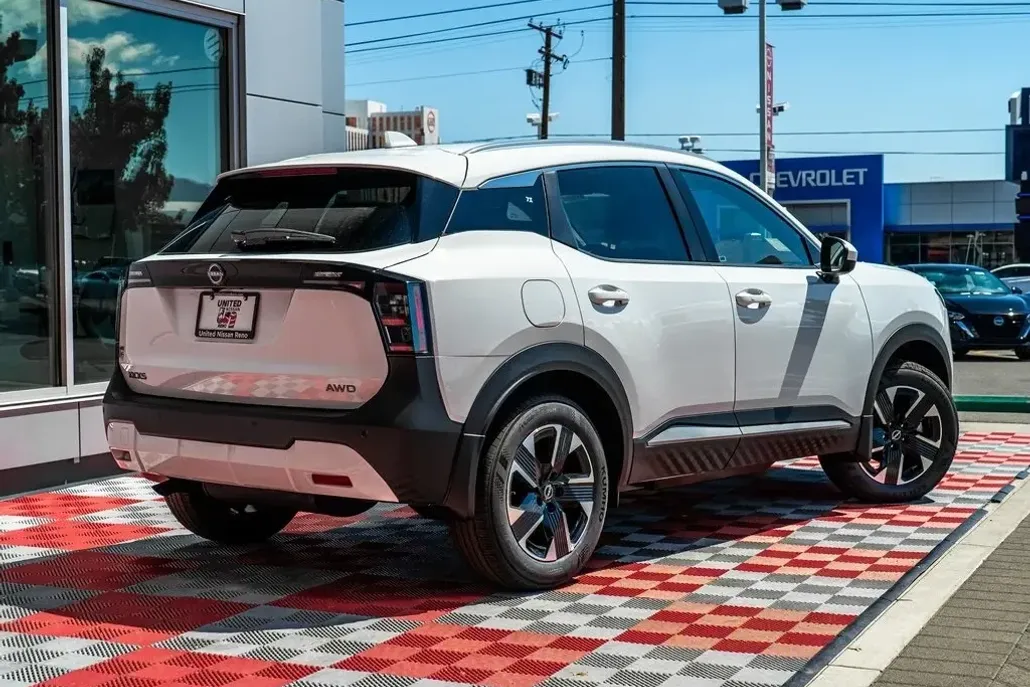 2025 Nissan Kicks SV photo 1