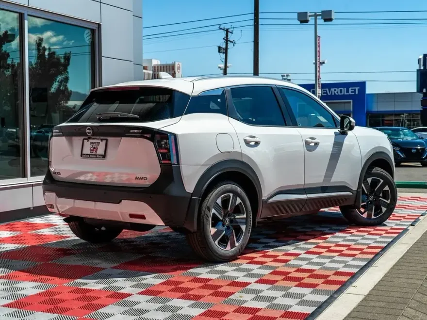 2025 Nissan Kicks SV photo 1