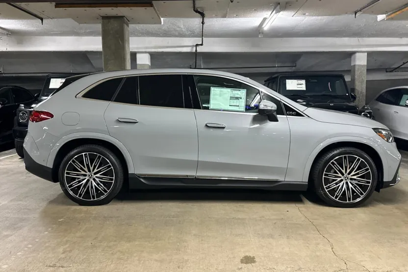 2026 Mercedes Benz EQE SUV photo 1