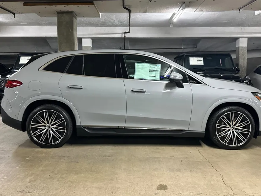 2026 Mercedes Benz EQE SUV photo 1