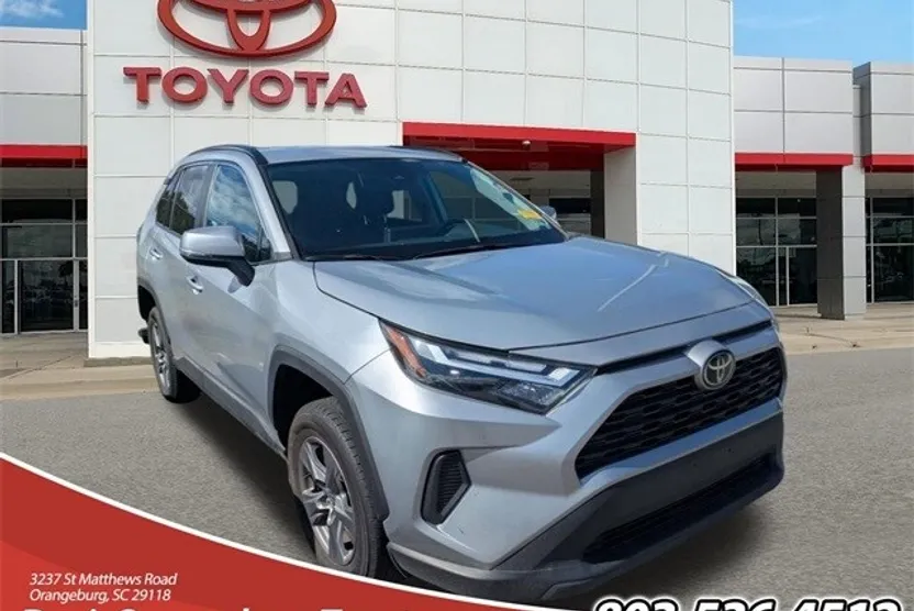 2024 Toyota RAV4 XLE photo 1