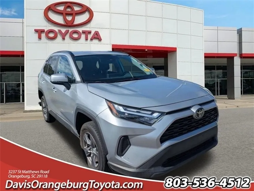 2024 Toyota RAV4 XLE photo 1