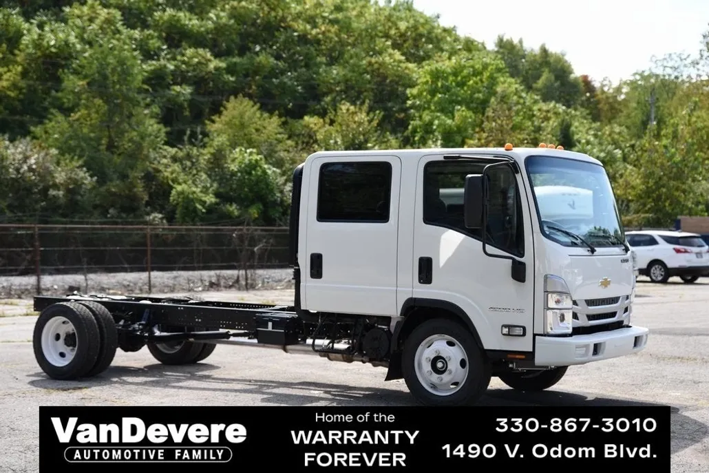2025 Chevrolet Silverado 4500HD photo 1