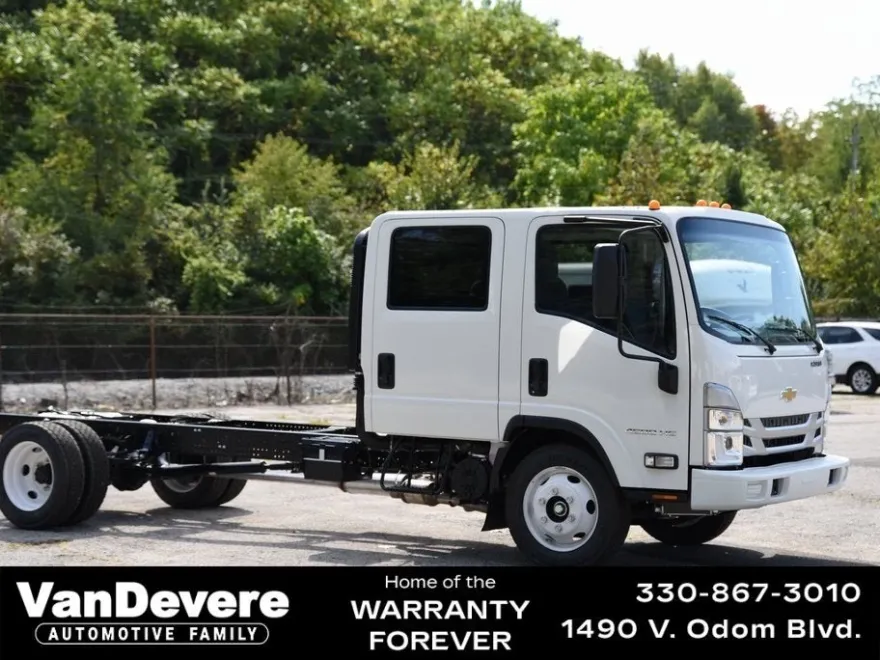 2025 Chevrolet Silverado 4500HD photo 1