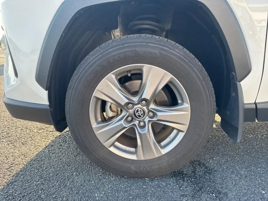 2024 Toyota RAV4 Hybrid XLE photo 1