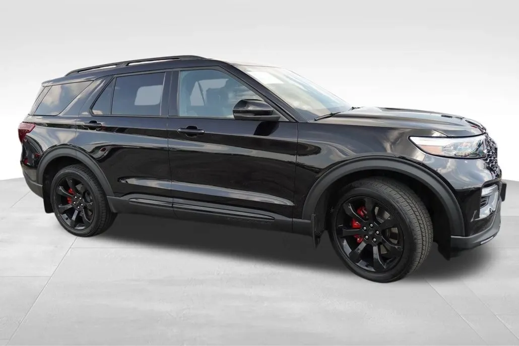 2023 Ford Explorer ST photo 1