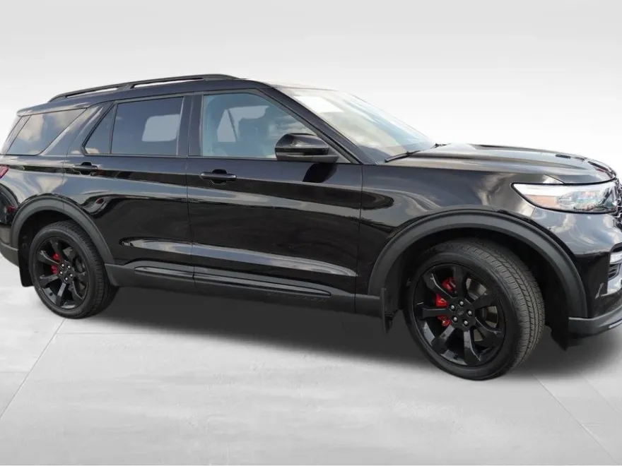 2023 Ford Explorer ST photo 1