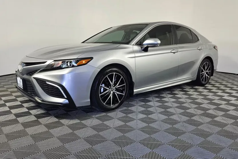 2023 Toyota Camry Hybrid SE photo 1