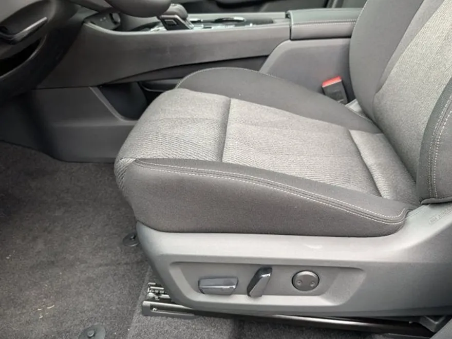 2025 Nissan Rogue SV photo 1