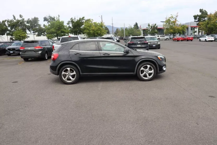 2019 Mercedes Benz GLA 250 photo 1