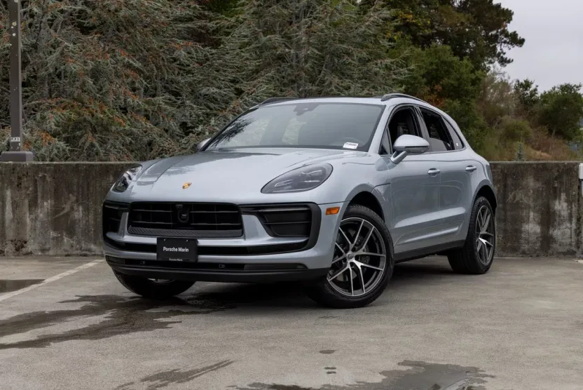 2023 Porsche Macan Base photo 1