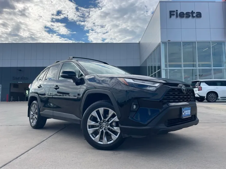 2024 Toyota RAV4 XLE Premium photo 1
