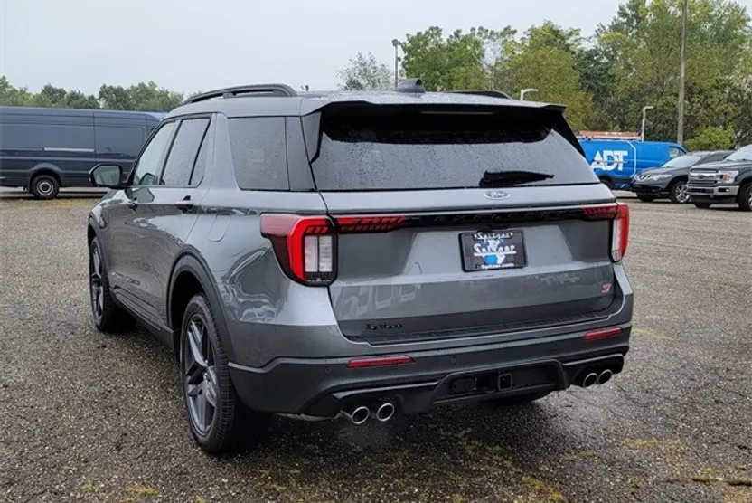 2025 Ford Explorer ST photo 1