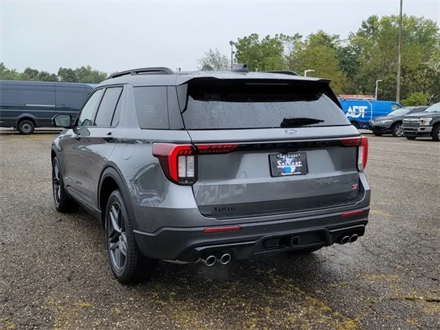 2025 Ford Explorer ST photo 1