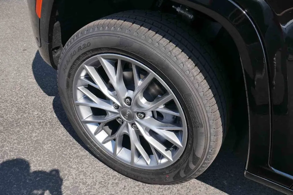 2025 Jeep Grand Cherokee Summit photo 1