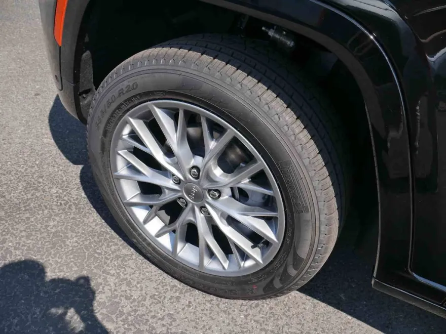 2025 Jeep Grand Cherokee Summit photo 1