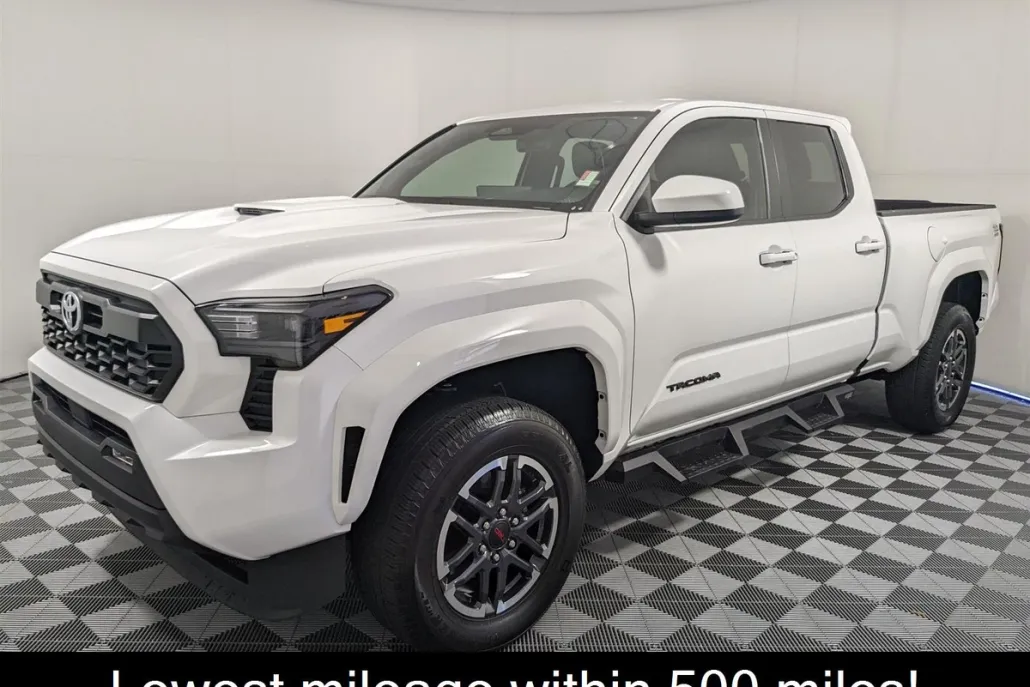 2024 Toyota Tacoma TRD Sport photo 1