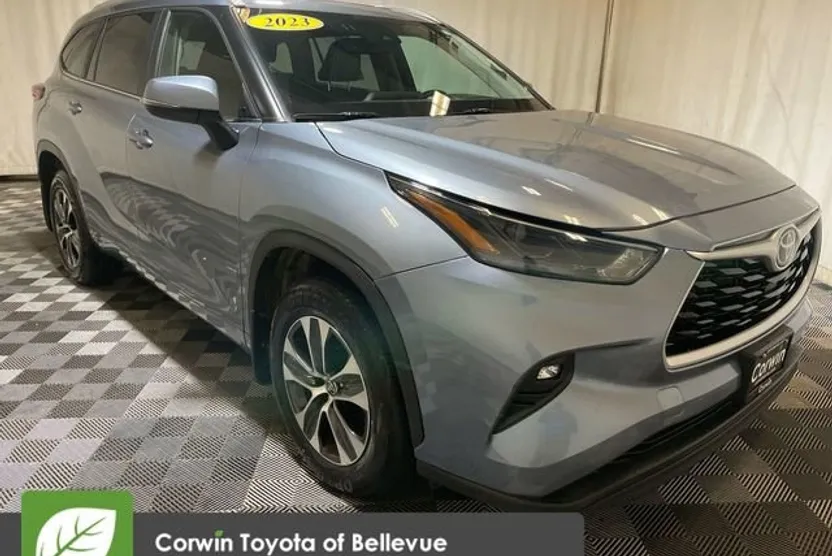 2023 Toyota Highlander XLE photo 1