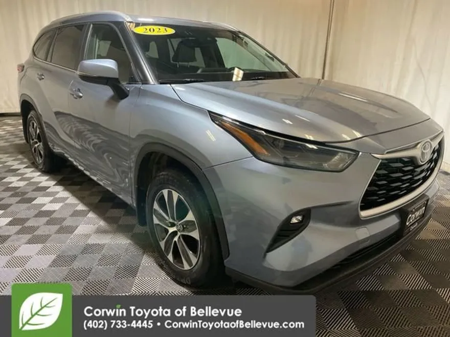 2023 Toyota Highlander XLE photo 1