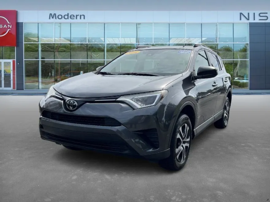 2018 Toyota RAV4 LE photo 1