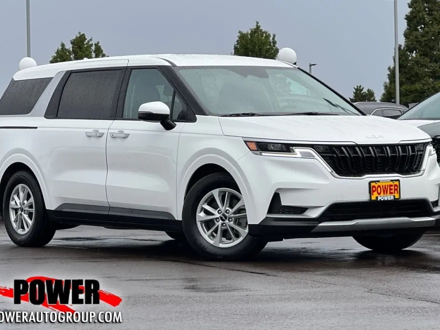2024 Kia Carnival LX photo 1