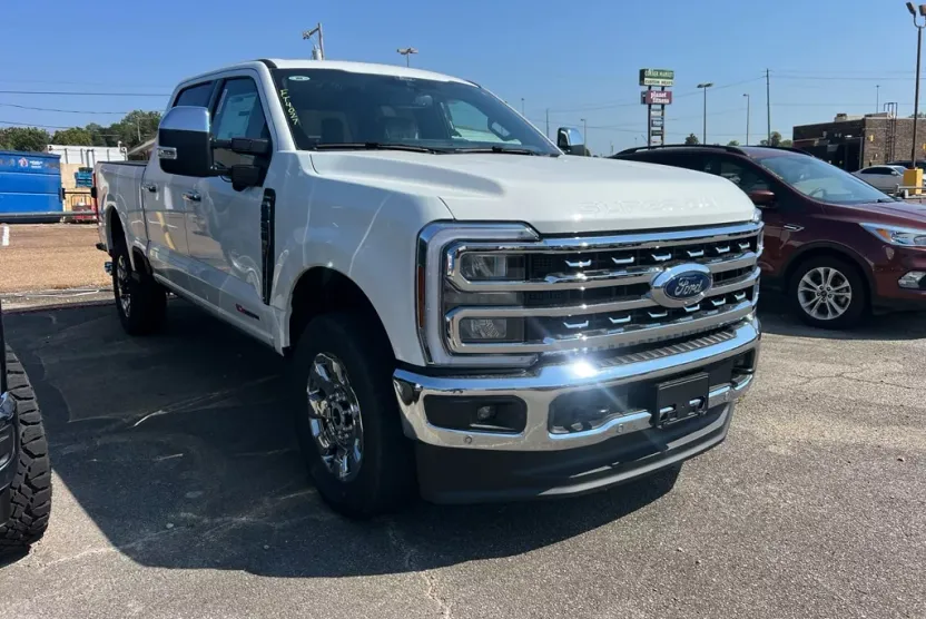 2026 Ford F-250 Lariat photo 1