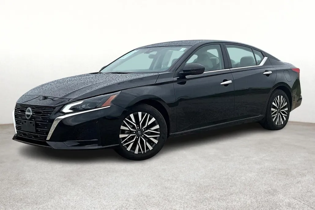 2025 Nissan Altima SV photo 1